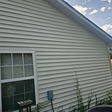 Heavy-mold-removal-during-residential-house-soft-wash-in-Jacksonville-North-Carolina 2