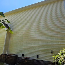 Organics-removal-from-Vinyl-siding-brick-work-vinyl-fence-and-deck-rejuvenation-in-Swansboro-NC 1