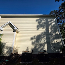 Organics-removal-from-Vinyl-siding-brick-work-vinyl-fence-and-deck-rejuvenation-in-Swansboro-NC 0